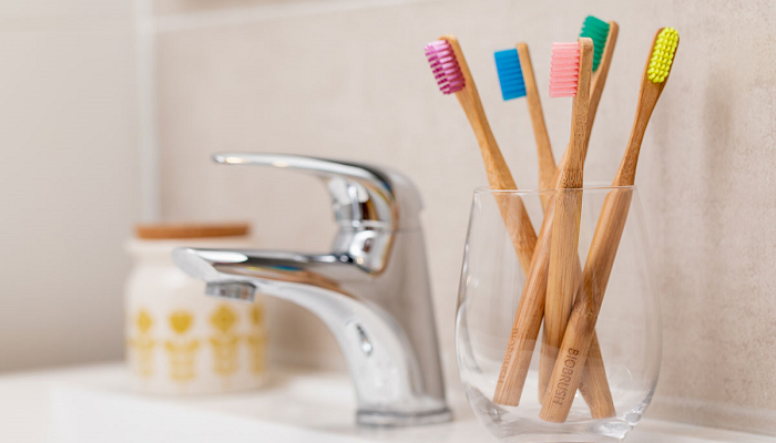 Cómo limpiar y desinfectar el cepillo de dientes