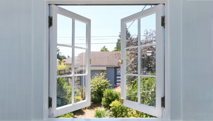 Ventana abierta con mucha luz